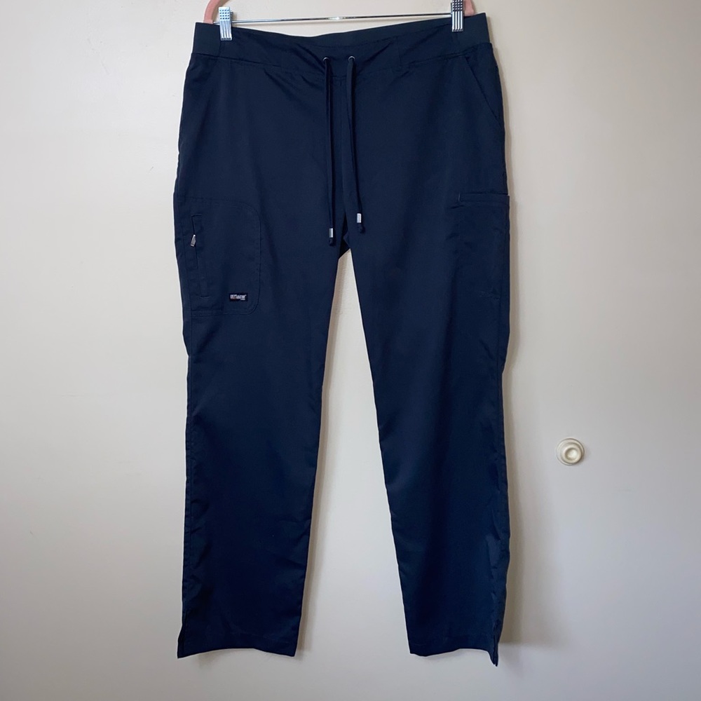 Grey’s Anatomy 6 Pocket Cargo Scrubs. Gray.